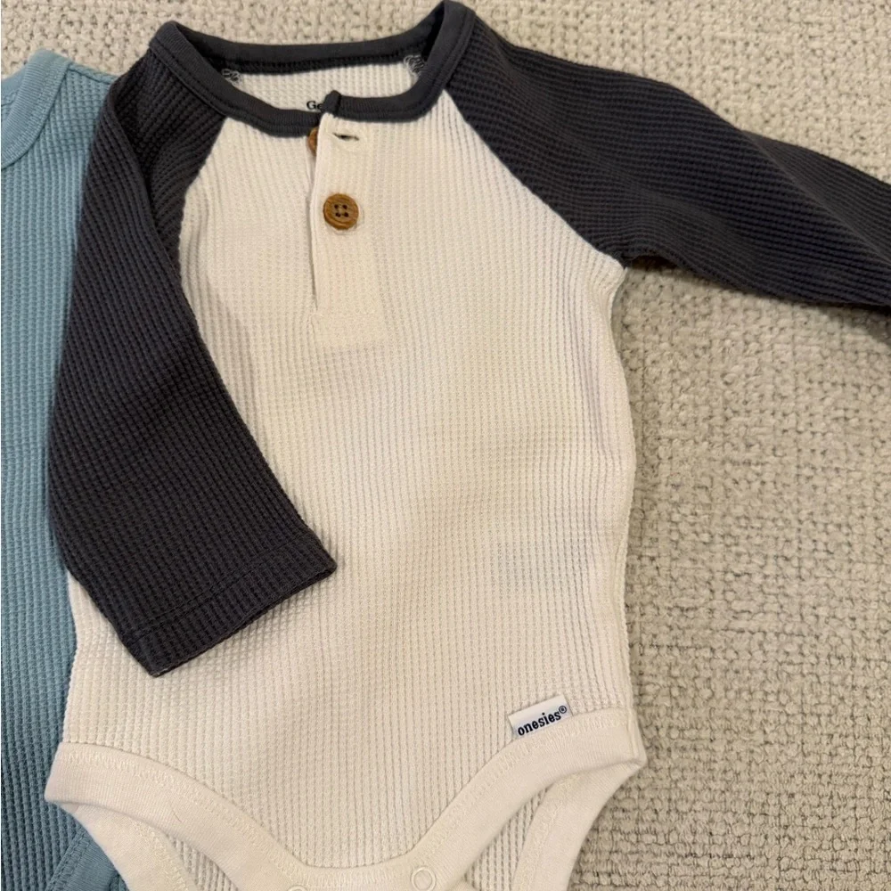 Gerber Long-Sleeve Bodysuit Set - Blue and Cream - Picture 3 of 3